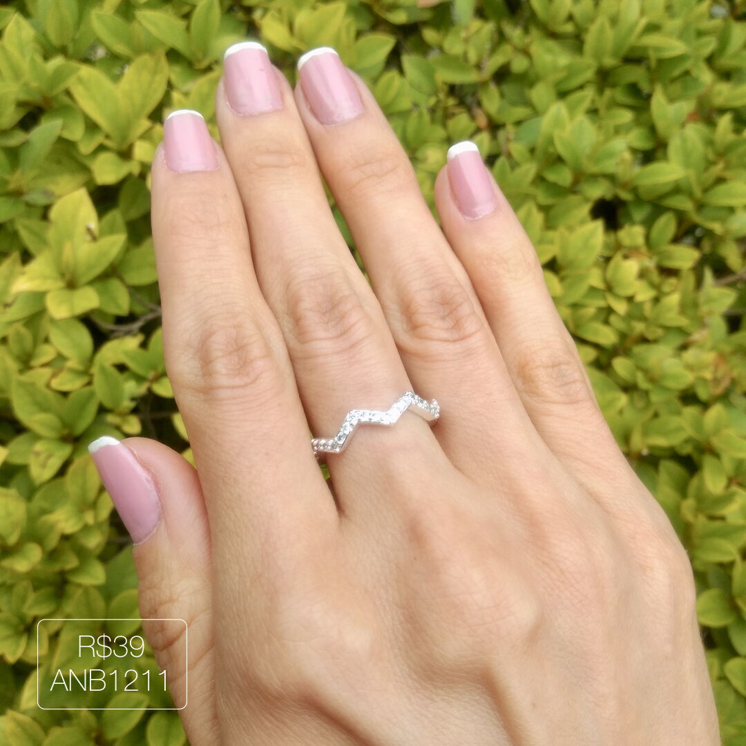 Anel Zig Zag Cravejado Cristal Prateado